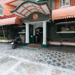 Reddoorz Near East Avenue Medical Center